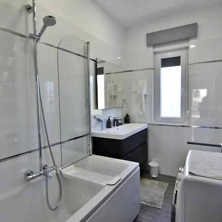 Grosse In Mit Grosser Terrasse Апартаменты