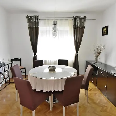 Апартаменты Grosse In Mit Grosser Terrasse Умаг