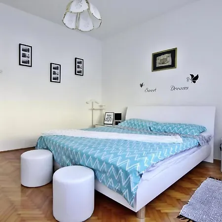 Grosse In Mit Grosser Terrasse Апартаменты Умаг